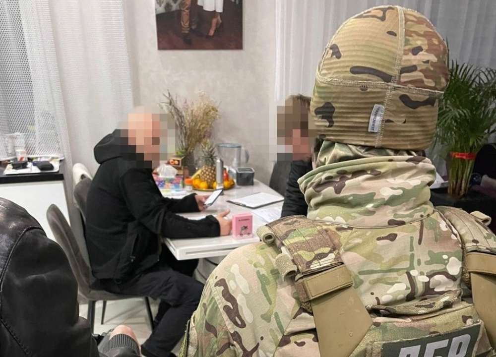 За даними ДБР, інженер держпідприємства оформляв "фейкове" бронювання / Фото: t.me/DBRgovua/ За даними ДБР, інженер держпідприємства оформляв "фейкове" бронювання / Фото: t.me/DBRgovua/