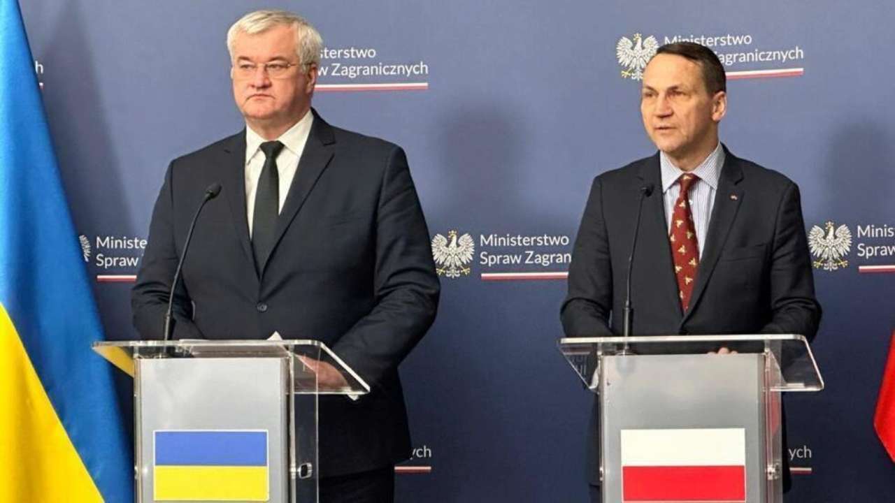 Украина и Польша пришли к компромиссу относительно волынской трагедии Украина и Польша пришли к компромиссу относительно волынской трагедии
