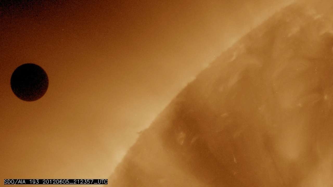 Фото: NASA и Getty Images/Автор - SDO Венера