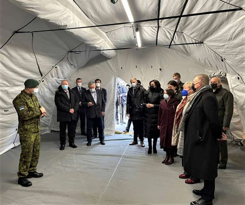 Передача символического ключа от полевого госпиталя