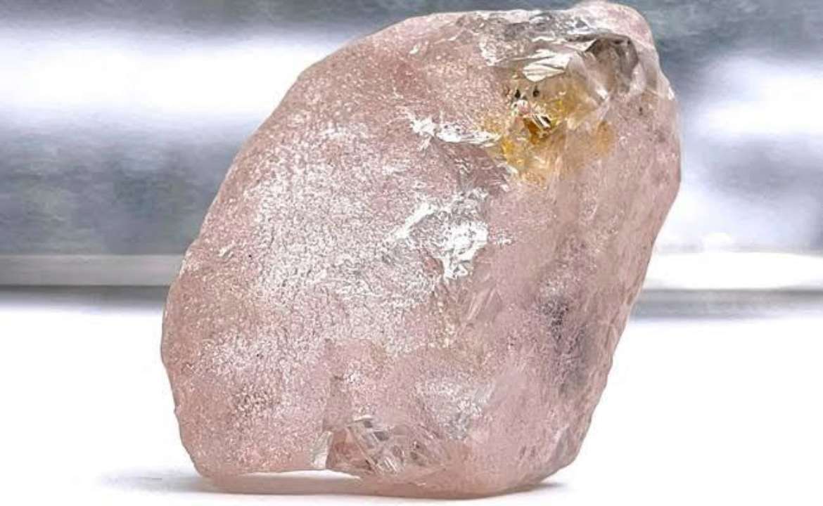 В Анголе обнаружили розовый алмаз рекордного размера