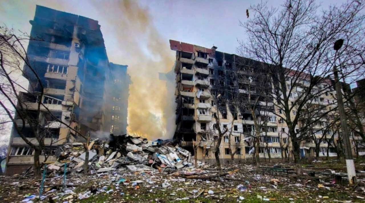Ворог завдав авіаудару по житловому будинку у Вугледарі / Фото: facebook/72.brigade Ворог завдав авіаудару по житловому будинку у Вугледарі / Фото: facebook/72.brigade