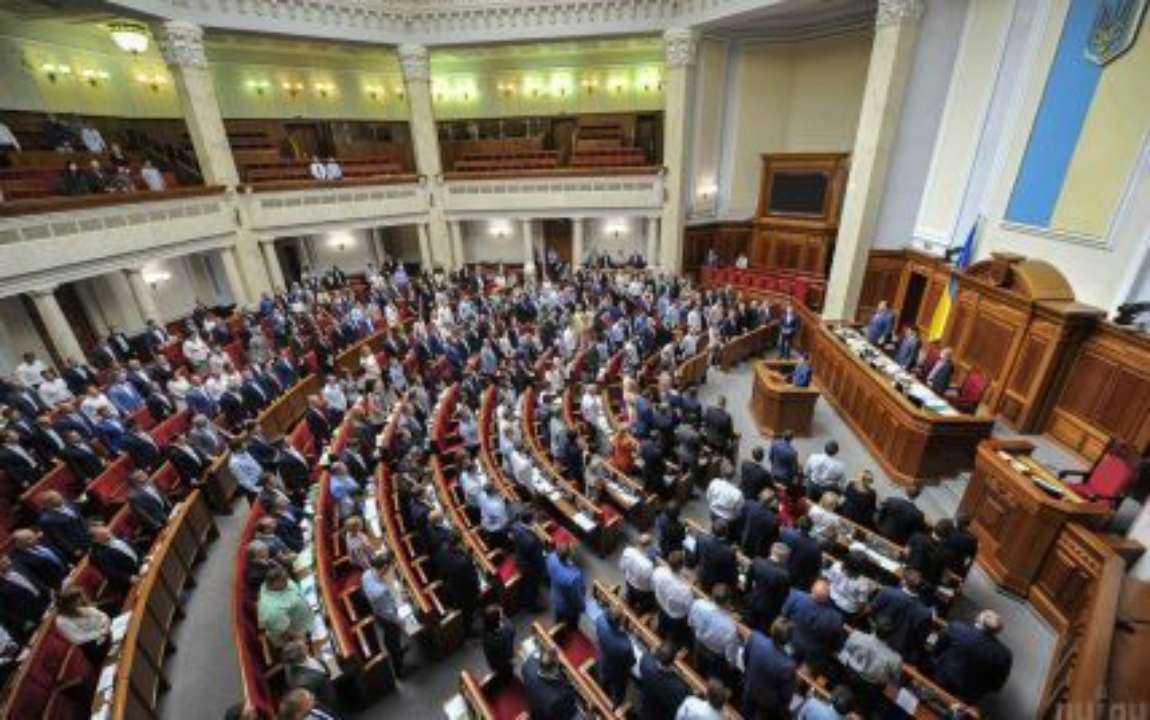 Рада дала НБУ год отсрочки на запуск админпроцедуры и разрешила дарить имущество Минобороны