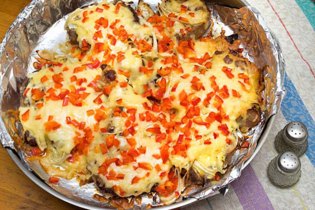 Бомбічний рецепт смачної вечері: куряче філе під шубкою