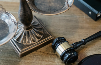 Наразі на вказаний вирок готується апеляційна скарга/Фото: pexels Ексголові Броварської РДА, який вчинив пʼяну ДТП, суд призначив штраф у 34 тисячі гривень