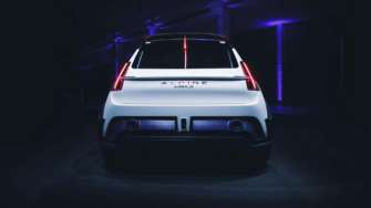 Фото: Alpine Alpine представила спортивный электрический хэтчбек A290_β с рулем посередине. Фото