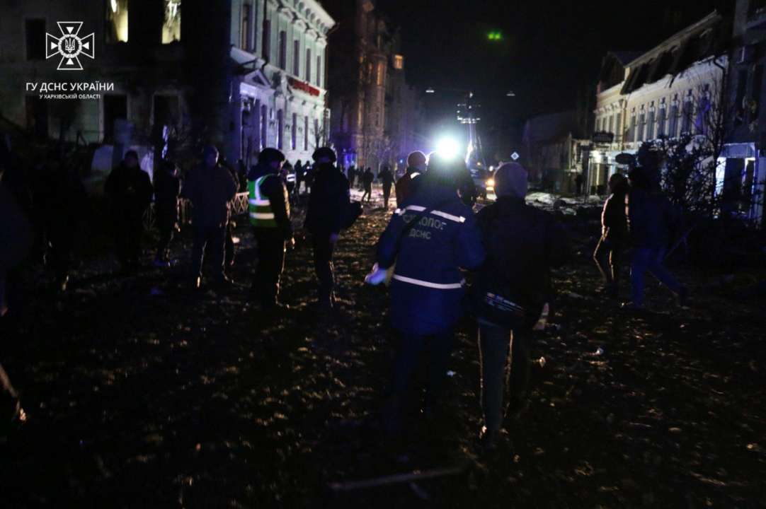Очередной ракетный удар по Харькову / Фото: ГСЧС Очередной ракетный удар по Харькову / Фото: ГСЧС