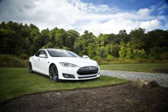 Причиною названо дефект в сенсорній панелі автомобіля Tesla Model S