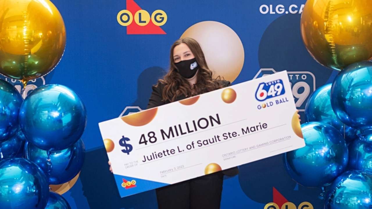 Женщина выиграла в лотерею в свой день рождения / Фото: CP24 Женщина выиграла в лотерею