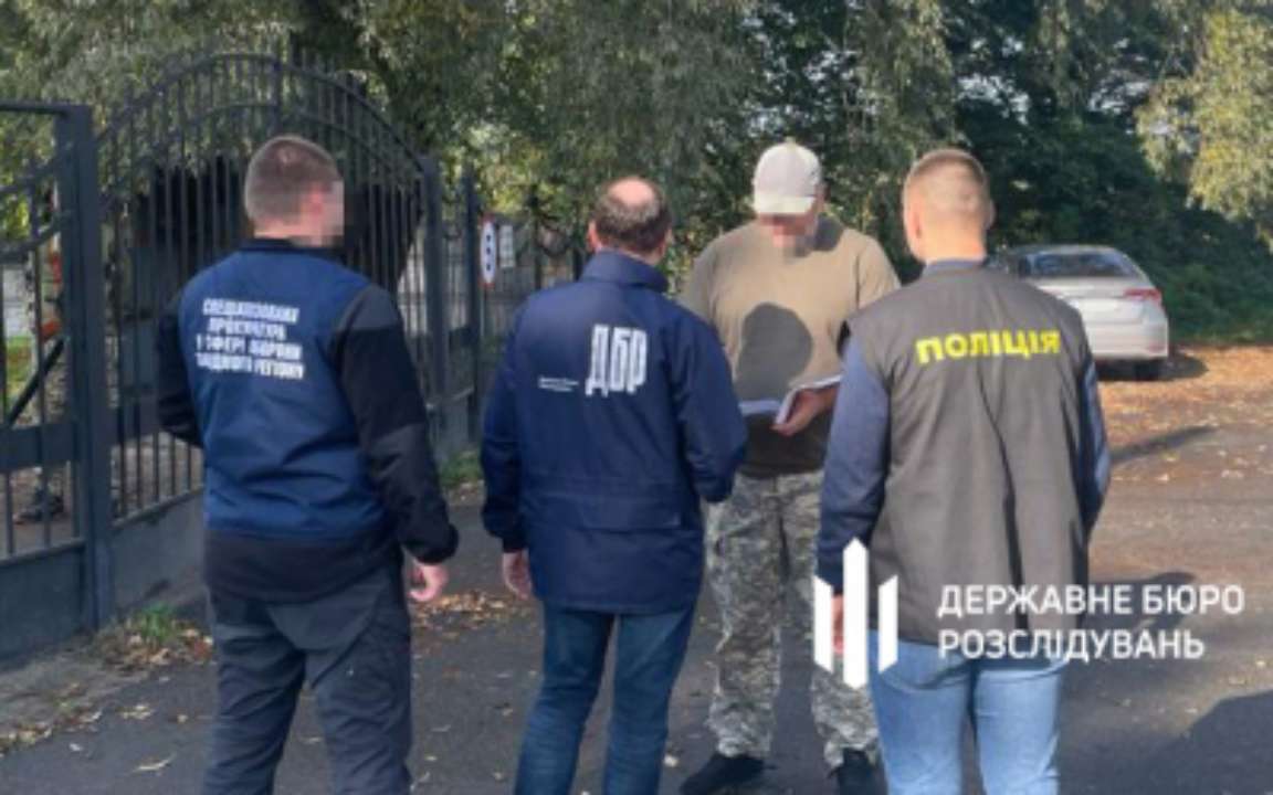 Футболісти "служили" лише на папері: це коштувало державі пона 1,5 мільйона гривень/Фото: ДБР Взяв на фіктивну службу футболістів: у Львові суд відправив під варту командира