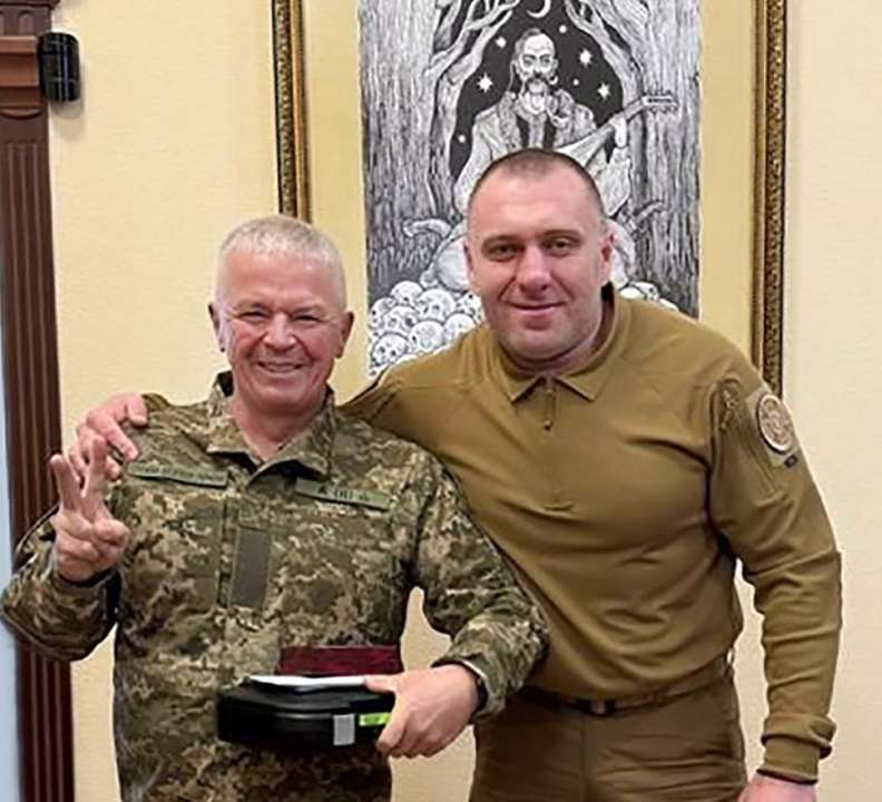 СБУ нагородила В'ячеслава Ковальського за рекордний постріл у противника. Фото: СБУ снайпер установив рекорд світу