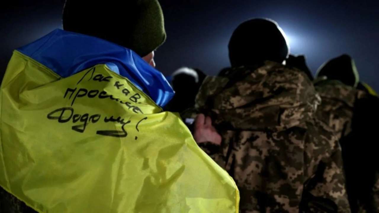 Як підтримати і не нашкодити: для родин повернених з полону українців записали вебінар з психологом