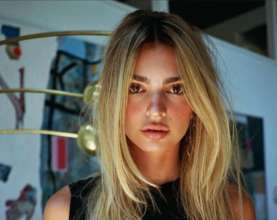 Фото: Instagram/Автор — emrata Вагітна Емілі Ратаковскі позувала посеред вулиці