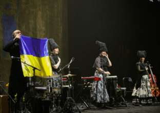 ДахаБраха зібрала 100 тисяч доларів для України/Фото: facebook.com/DakhaBrakha ДахаБраха зібрала 100 тисяч доларів для України