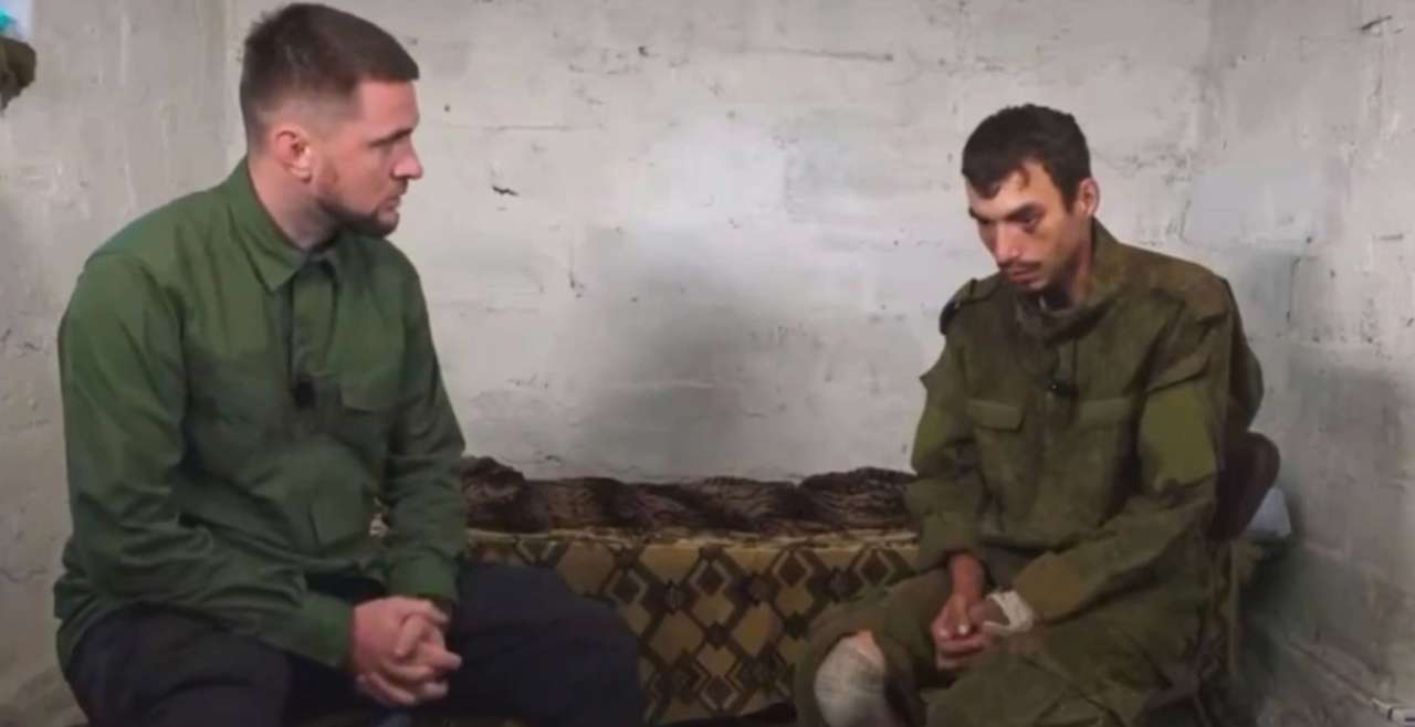 Yarmak с военнопленным / Фото: кадр с видео Yarmak встретил своего фаната среди российских военнопленных