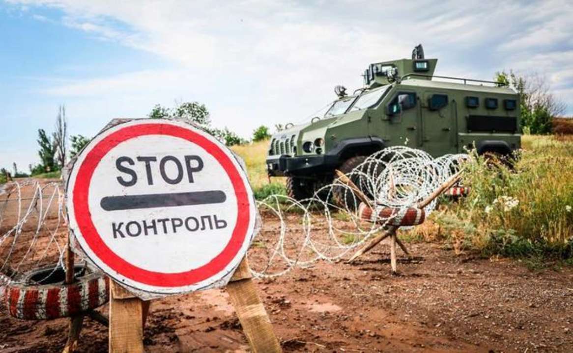Количество блокпостов на дорогах сократили до 1,5 тысячи - Монастырский