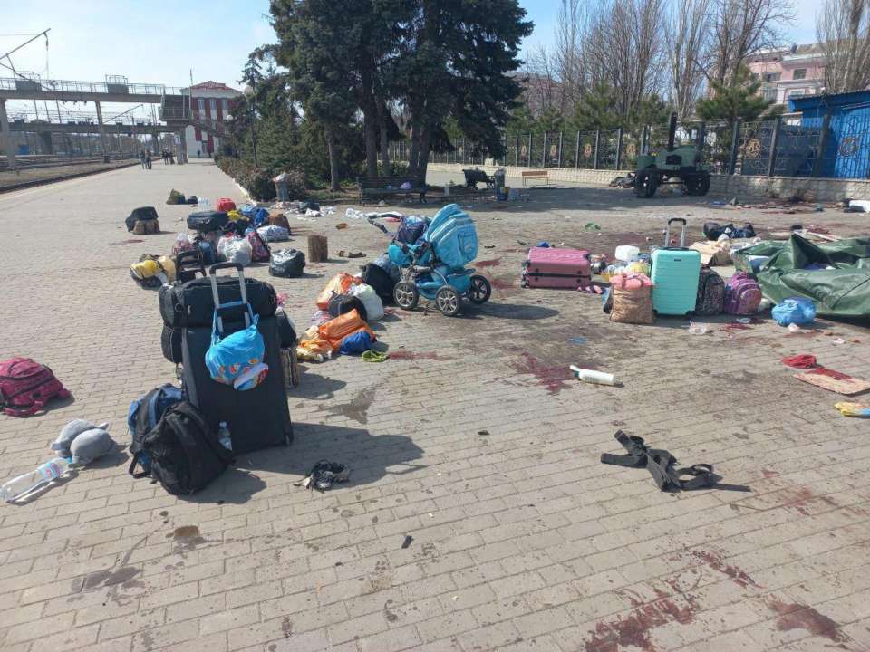 В результате обстрела погибли десятки гражданских