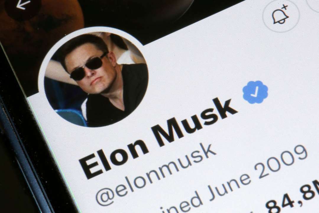 Илон Маск оценил Twitter в 20 миллиардов, хотя купил его вдвое дороже/Фото: Getty Images Страница Илона Маска в Twitter