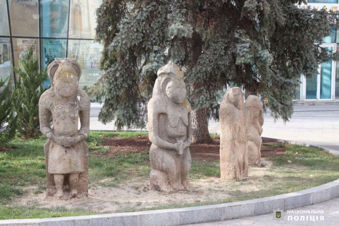 Правоохранители нашли харьковчанина, который повредил памятники культуры / Фото: МВД В Харькове нашли мужчину, который повредил исторический памятник