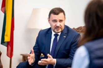 Посол Украины в Литве заявил, что нашему государству должны быть сняты ограничения на использование оружия. Фото: МИД Украины Петро Бешта