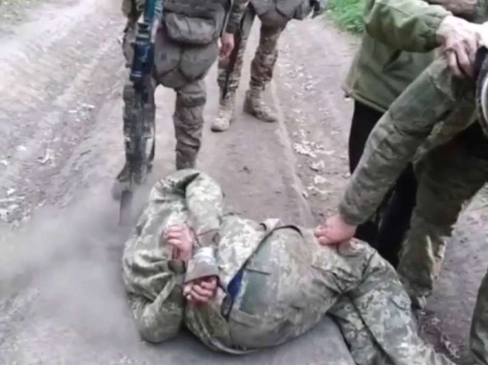 Прокуратура расследует издевательства над украинскими пленными, видео с которыми разлетелось по сети/Фото: pgo_gov_ua Издевательства над украинскими военнопленными: прокуратура начала расследование
