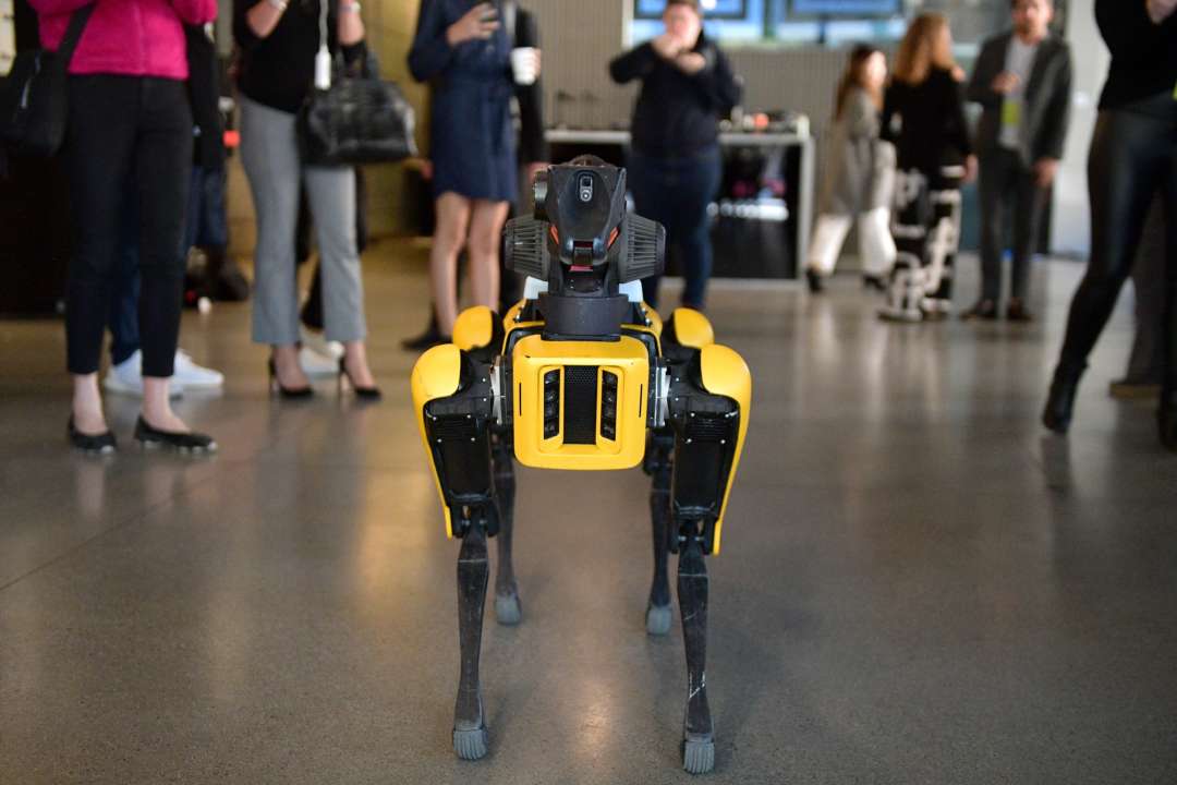 Hyundai використовує роботів Boston Dynamics для охорони заводу. Відео