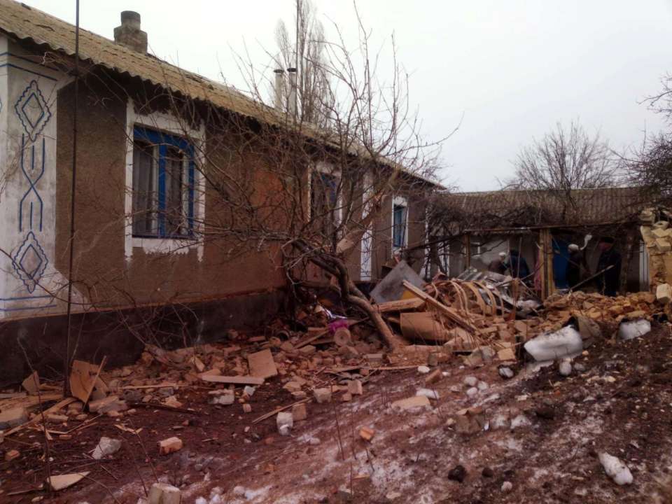 В Луганской области боевики обстреляли лицей, где находились ученики и преподователи
