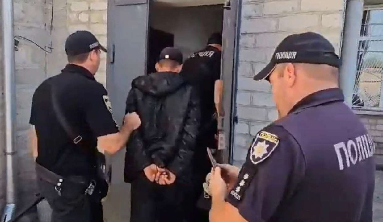 На Дніпропетровщині затримали підозрюваного у жорстокому вбивстві та зґвалтуванні 16-річної дівчини