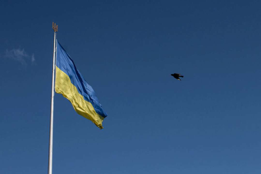 КГГА предупредила о приспуске крупнейшего флага Украины/Фото: Alexey Furman/Getty Images В Киеве приспустили самый большой флаг Украины