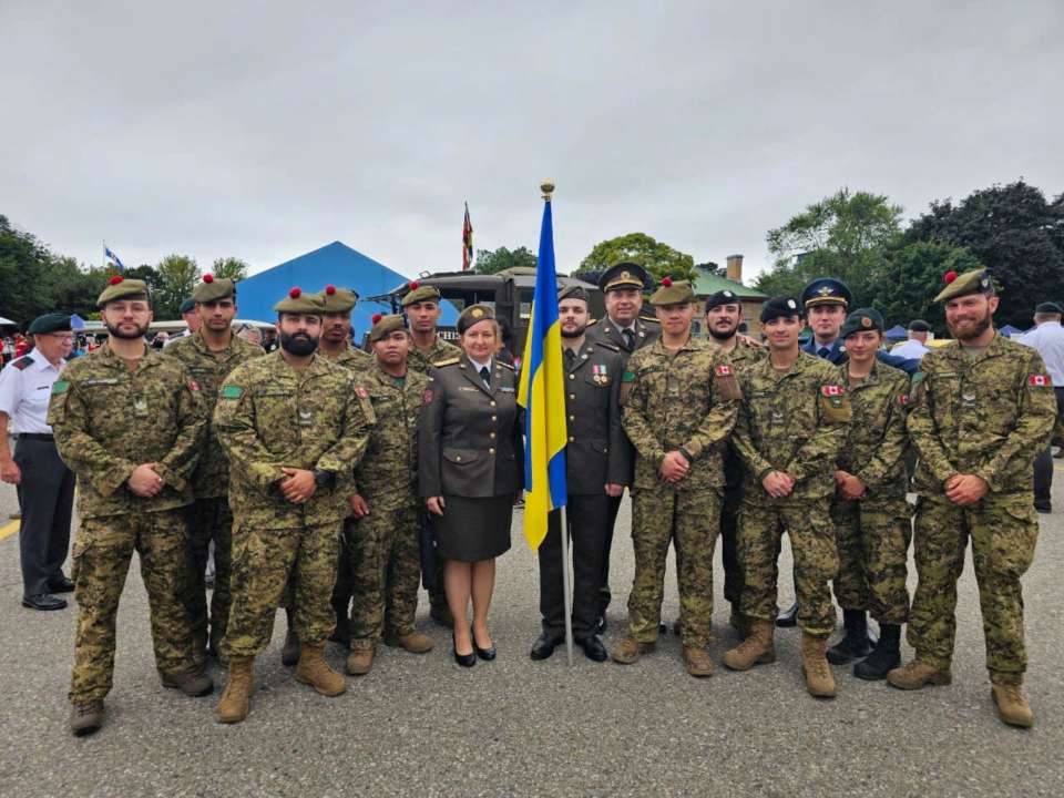Украинские военные приняли участие параде ко Дню воинов в Канаде Украинские военные приняли участие параде ко Дню воинов в Канаде