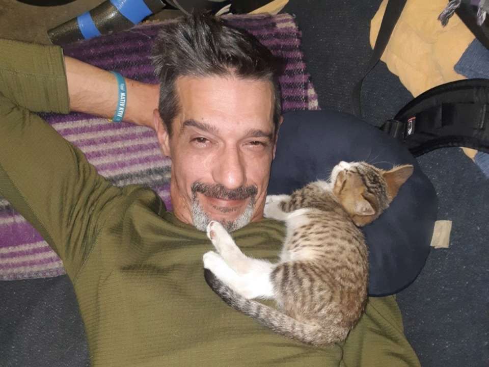 Максим Неліпа отримав серйозне поранення на фронті / Фото: Facebook/NelipaMax Відомий український телеведучий зазнав серйозного поранення на фронті