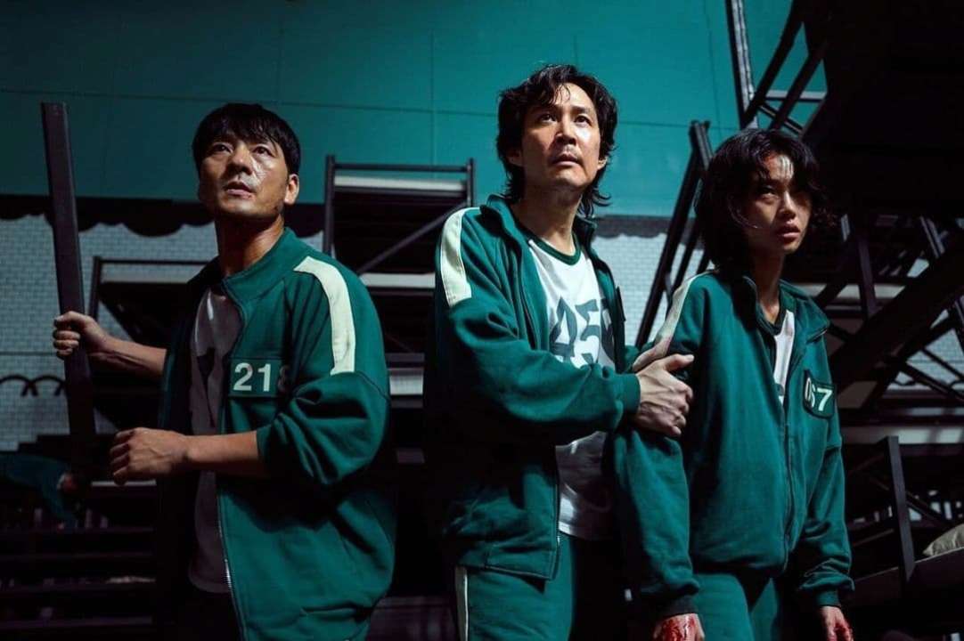 Школьникам Нью-Йорка запретили надевать костюмы из сериала "Игра в кальмара"/Фото: Instagram/netflix В Нью-Йорке школьникам запретили на Хэллоуин надевать костюмы из "Игры в кальмара"