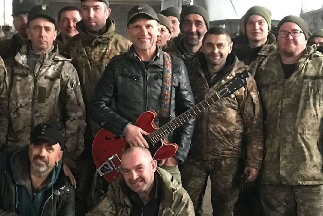 Олег Скрипка отыграл четыре концерта под Бахмутом/Фото: Instagram Олег Скрипка отыграл четыре концерта под Бахмутом/Фото: Instagram