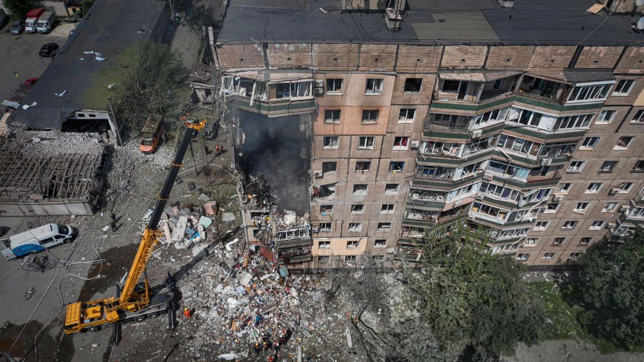 В ГСЧС объяснили опасность приближения к разрушенным жилым домам / Фото: t.me/dsns_telegram