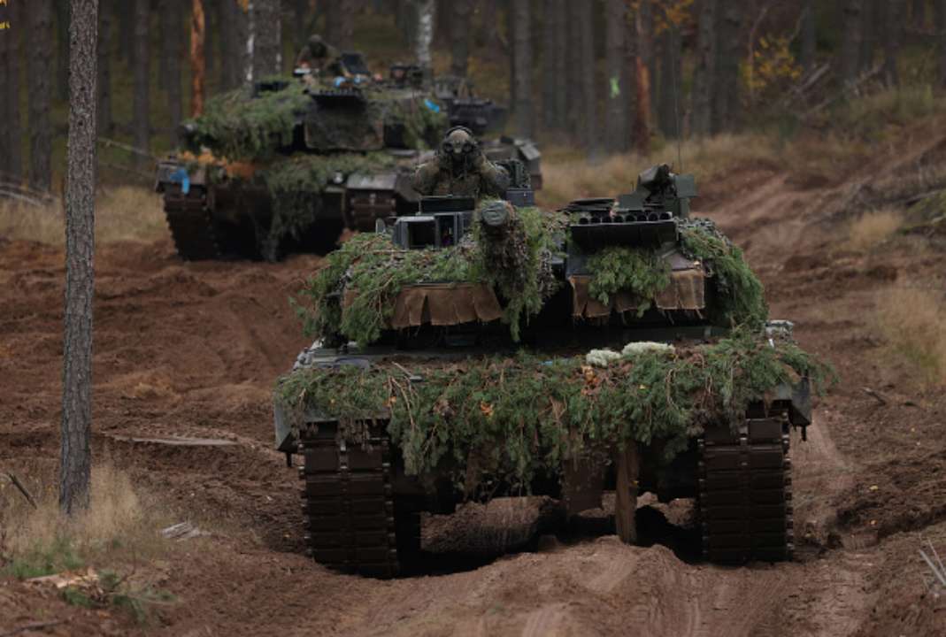 ВСУ смогут перемещать военную технику и другие товары в упрощенном порядке/Фото: Sean Gallup/Getty Images Декларирование военной техники ВСУ по стандартам ЕС и НАТО: правительство упростило процедуру