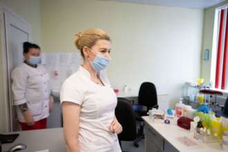 Медичні послуги, які ВПО можуть безоплатно отримати у лікаря первинної ланки/Фото: Getty Images Медичні послуги, які ВПО можуть безоплатно отримати у лікаря первинної ланки/Фото: Getty Images