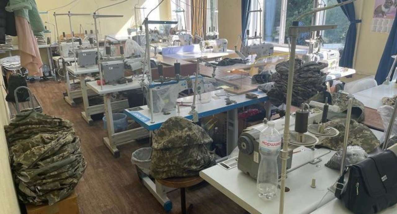 Суд Києва дозволив затримати ще одного підозрюваного у справі по закупівлю неякісного одягу для захисників. Фото: gp.gov.ua справа грінкевичів