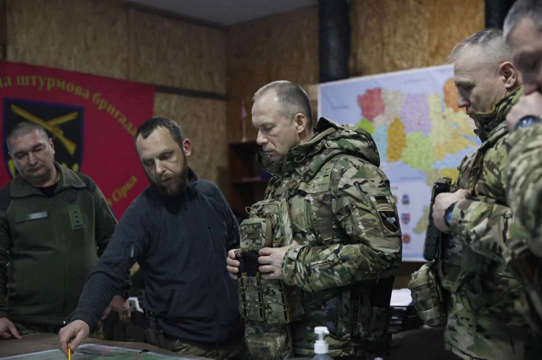 Сирський відвідав військових на Бахмутському напрямку