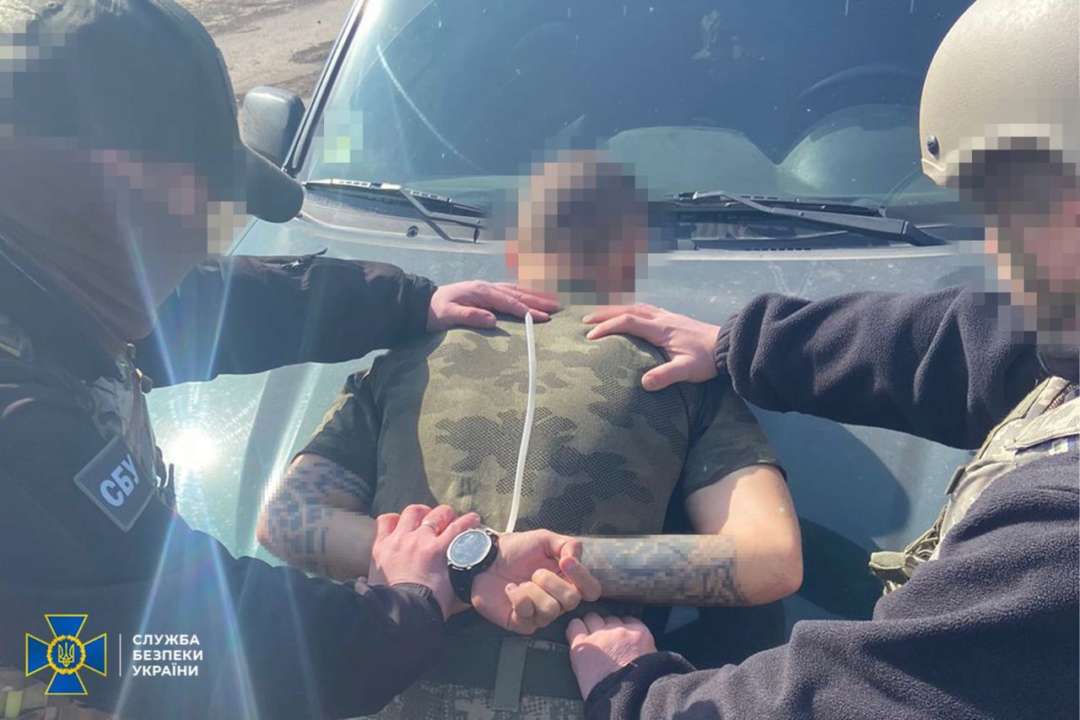 СБУ затримала зрадника, який намагався отруїти командування ЗСУ на Запоріжжі/Фото: СБУ СБУ затримала зрадника, який намагався отруїти командування ЗСУ на Запоріжжі/Фото: СБУ