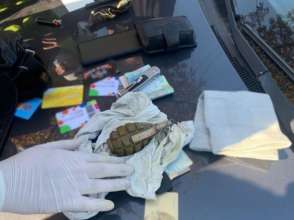 npu.gov.ua Поліція Києва затримала групу людей, яка забирали у людей їхні речі. Відео