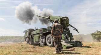 Макрон обіцяє передати Україні САУ Caesar і боєприпаси/Фото з відкритих джерел Дальність ураження до 40 кілометрів: Франція передасть Україні САУ Caesar