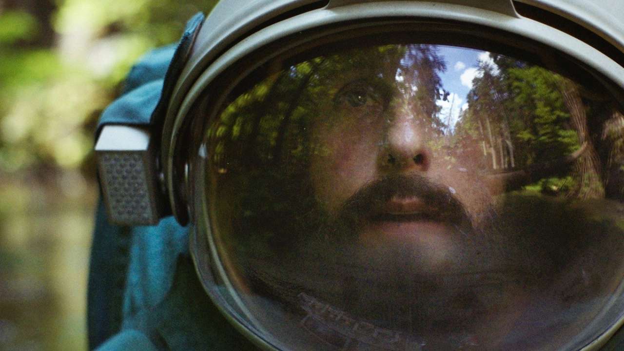 Адам Сендлер у тизері нового фільму від Netflix "Космонавт" / Кадр з тизеру "Космонавт", 2024/Netflix Адам Сендлер досліджує космос у тизері нового фільму від Netflix "Космонавт"