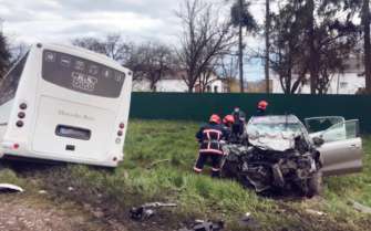 Фото: Полиция Ивано-Франковской области Смертельное ДТП на Прикарпатье: автобус и легковушка столкнулись лоб в лоб