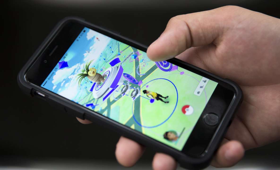 У Лос-Анджелесі поліцейських звільнили за те, що вони грали в Pokémon GO у робочий час/Фото: Tomohiro Ohsumi/Getty Images У США поліцейські ловили покемонів на роботі