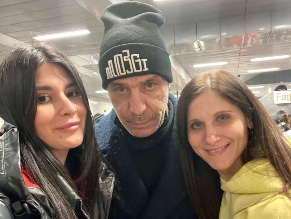 Звезда группы Rammstein помогает украинским беженцам с жильем/Фото: instagram/alisa.comm Лидер группы Rammstein помогает украинским беженцам в Берлине