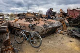 ЗСУ знищили близько 39 тисяч російських солдатів з початку вторгнення рф/Фото: John Moore/Getty Images Зруйнована російська техніка в Україні