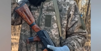 Автомат із ім'ям коханої врятував життя українського військового/Фото: скріншот Автомат із ім'ям коханої врятував життя українського військового/Фото: скріншот