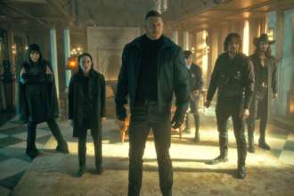 Netflix показав трейлер четвертого сезону "Академії Амбрелла"/Кадр з серіалу "Академія Амбрелла"/Netflix Гарґрівси намагаються жити без суперсил в трейлері останнього сезону "Академії Амбрелла"