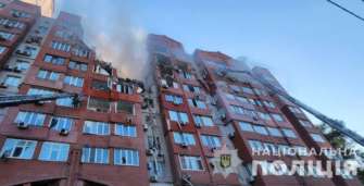 Ворог вдарив по багатоповерхівці Дніпра. Фото: Нацполіція обстріли Дніпра