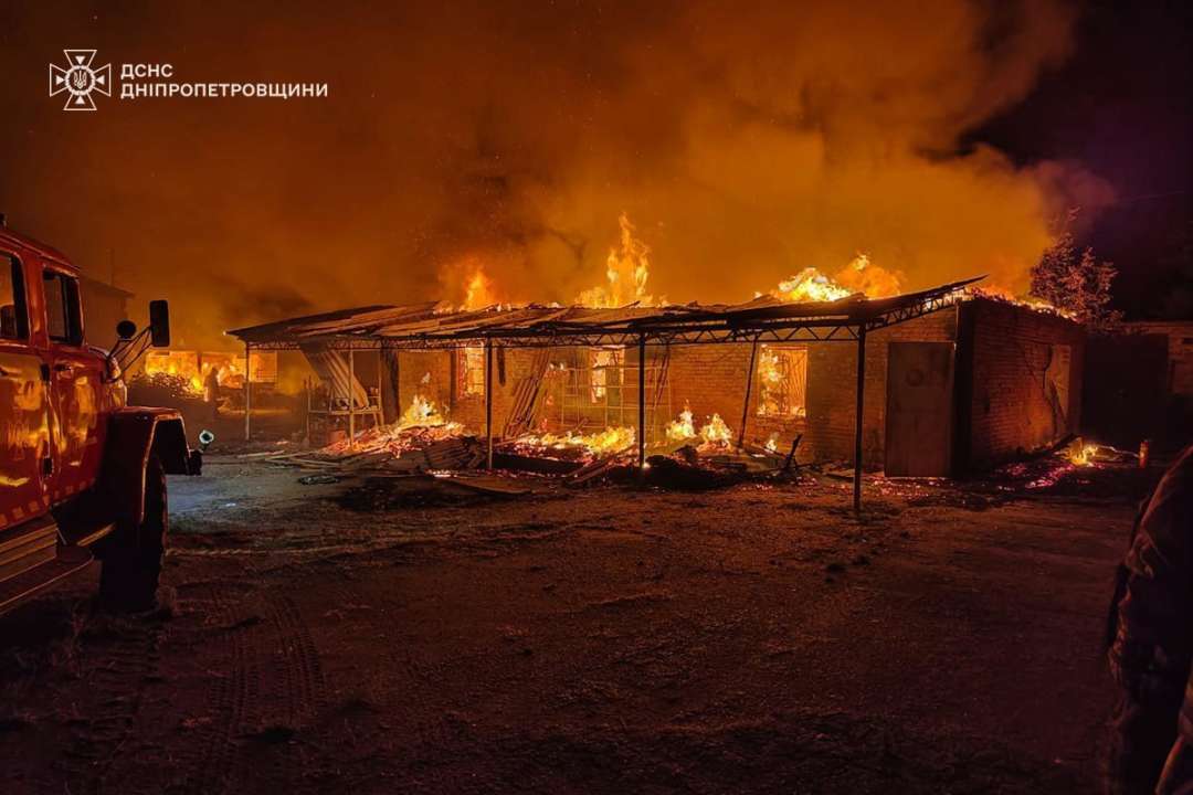 В Никополе спасатели попали под повторный обстрел Российские войска обстреляли 10 областей Украины: последствия вражеских атак на 7.07.2024